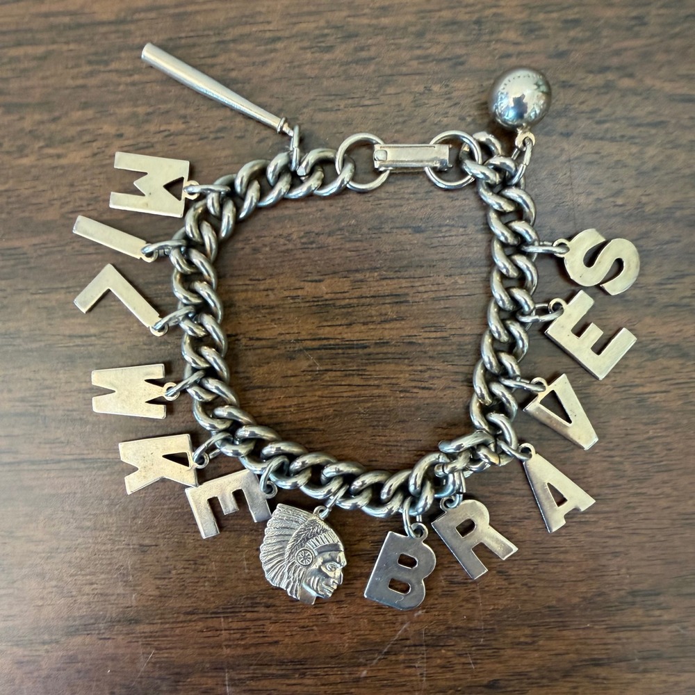Vintage Milwaukee Braves Charm Bracelet‎ MLB Baseball Silver Tone Chief Logo Bat